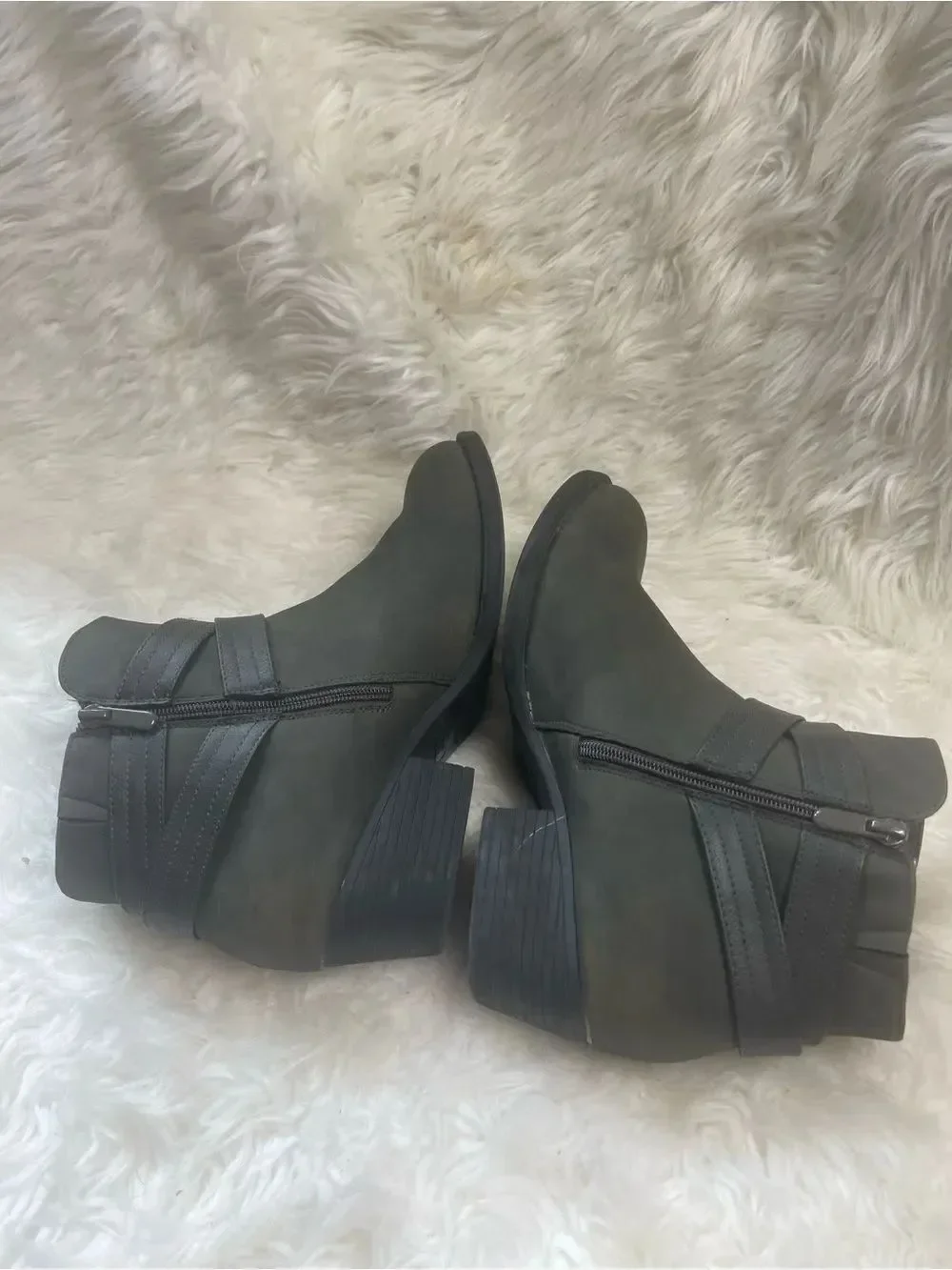 Torrid synthetic Gray Ankle Boots Double straps Buckle Detail sidezipperSZ10.5WW